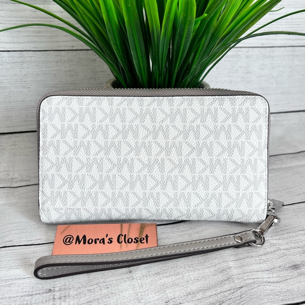 Michael Kors Wallet - Picture 3 of 9